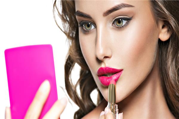 مواصفات الشفاة المثالية فى عالم التجميل 