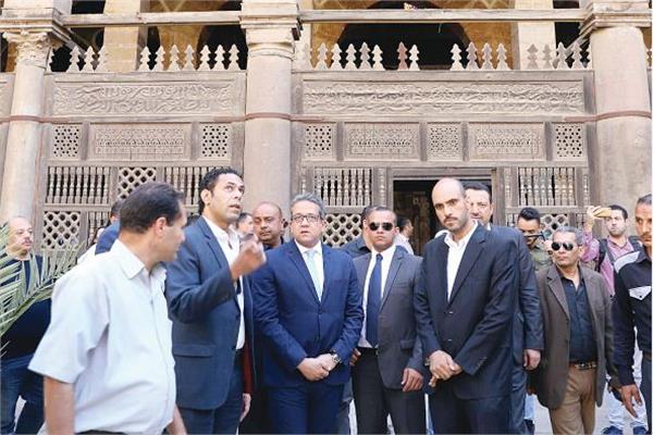 وزير الآثار يتفقد المسجد