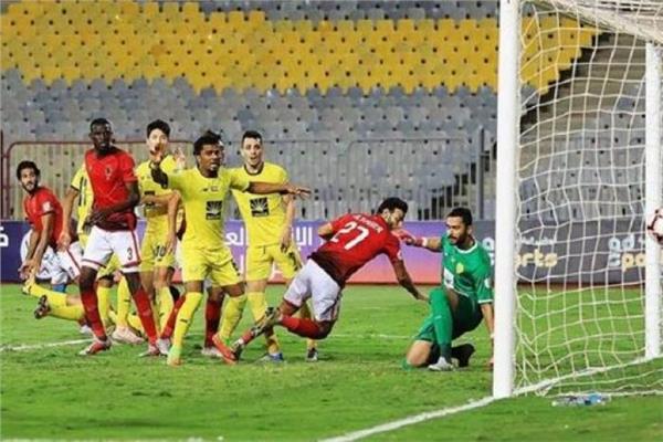صورة من لقاء الذهاب بين الأهلي والوصل