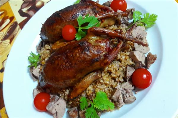 طبق اليوم| تعرفي علي طريقة «الحمام المحشو بالفريك»