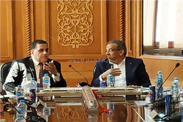 «السكة الحديد» توقع بروتوكولًا لبيع تذاكر قطارات المكيفة في مكاتب البريد