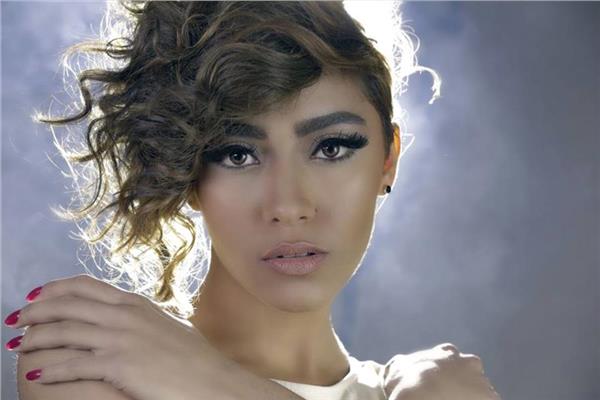 زيزي عادل