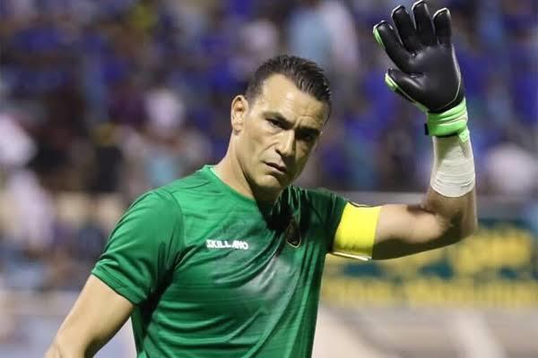 عصام الحضري
