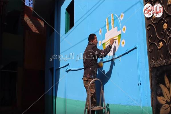 حكايات| خطاط النبي الغالي.. صاحب «هدايا مقدسة» للمعتمرين «تسُر الناظرين»