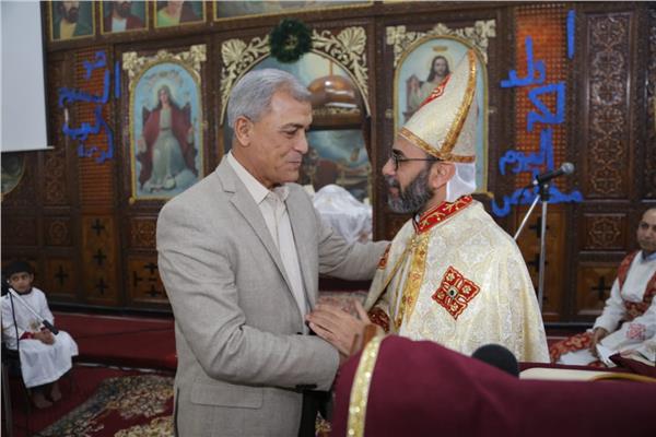 محافظ المنوفيه يهنئ الاقباط
