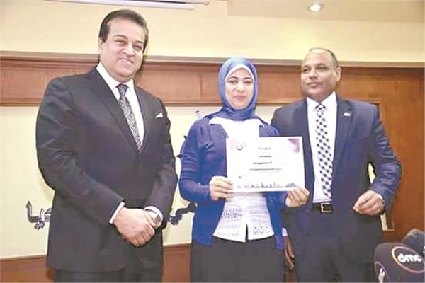 الباحثة نعمة خلال التكريم