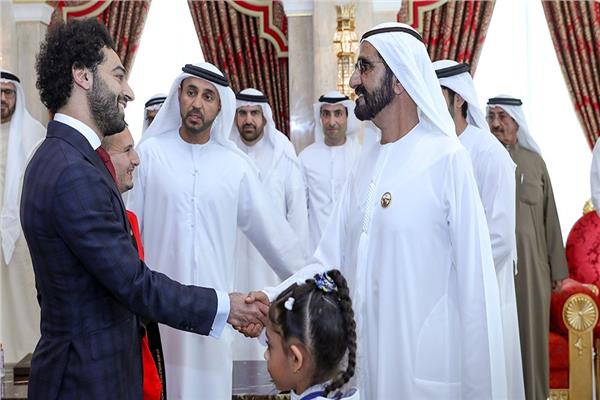 الشيخ محمد بن راشد خلال استقباله محمد صلاح