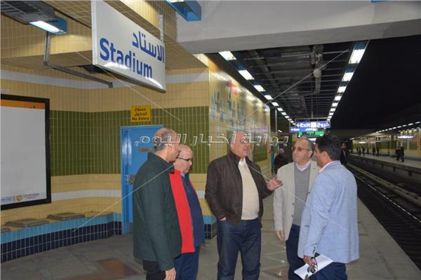 صور رئيس المترو يتفقد محطات مترو مصر الجديدة بوابة