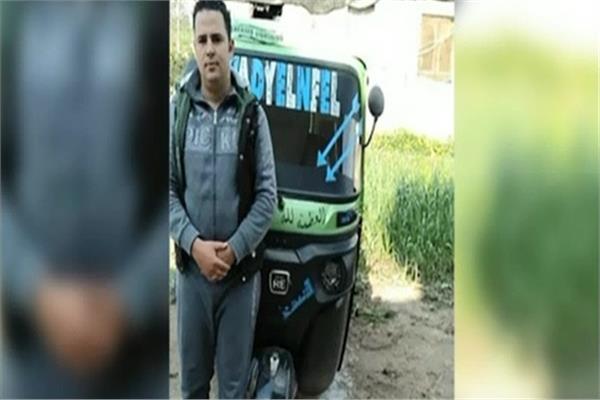 سائق توك توك يعيد ربع مليون جنيه لسيدة في البحيرة