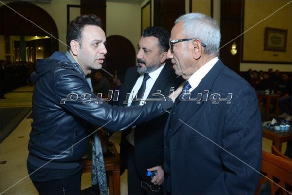 مصطفى قمر ونصر محروس في عزاء عاطف المناوي