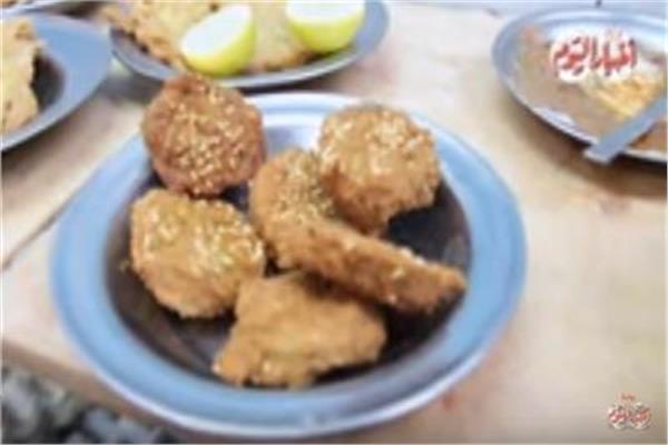 فيديو| «الطعمية» معشوقة المصريين.. سر الخلطة من «العجينة» لـ«الطاسة»