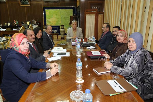  وفد مركز تحديث الصناعة لبحث آلية إحياء الصناعات التراثية والحرفية بالمحافظة