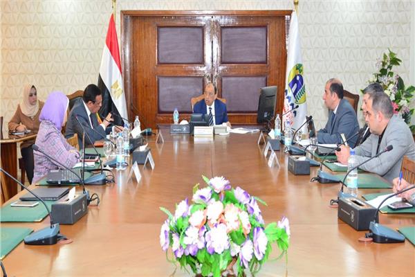 محافظ البحيرة خلال اجتماعة مع وزير التنمية المحلية 