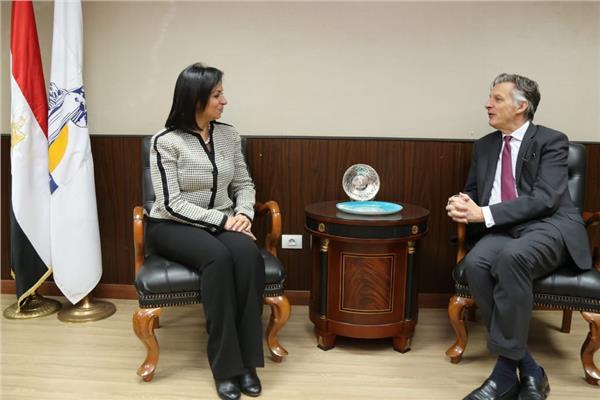 مايا مرسي تستقبل السفير البريطاني بالقاهرة لبحث سبل التعاون بين الجانبين