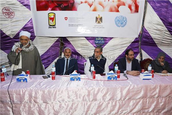 محافظ سوهاج اثناء ورشة عمل 