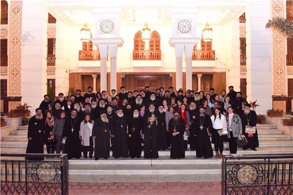 البابا تواضروس يلتقي بكهنة شرق السكة الحديد