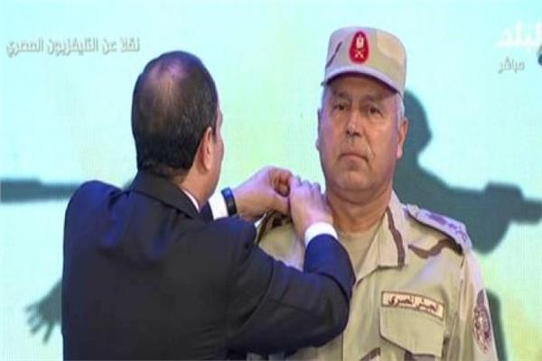 الرئيس السيسي خلال ترقية اللواء كامل الوزير لرتبة فريق