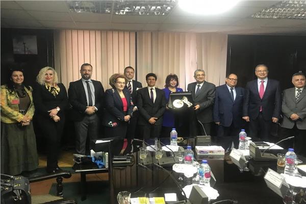 وزير الكهرباء مع رئيس اتحاد المستثمرات العرب ونقيب المستثمرين الصناعيين بالسويس