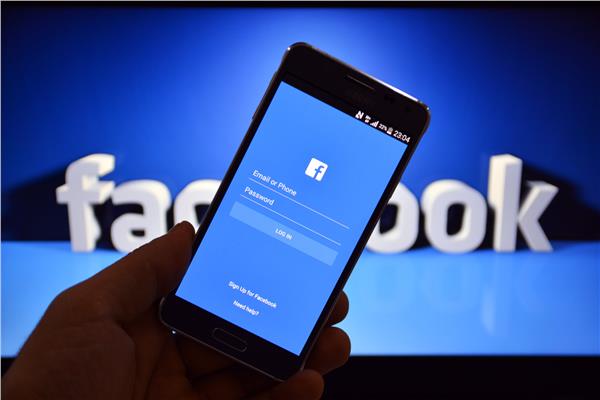 خدمة جديدة.. فرنسا تستخدم «فيسبوك» لخدمة ركاب القطارات