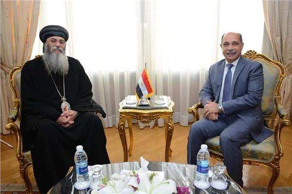 الانبا أنطونيوس مطران القدس يلتقي وزير الطيران المدني
