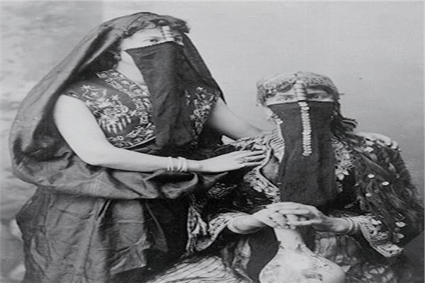 «عشمني بالحلق خرمت أنا وداني».. تعرف على قصة المثل الشعبي