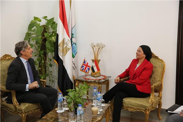 وزيرة البيئةو السفير البريطاني 