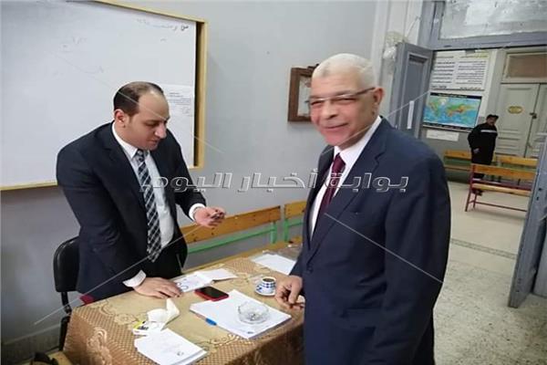 القاصد  يدلي بصوته في الاستفتاء   