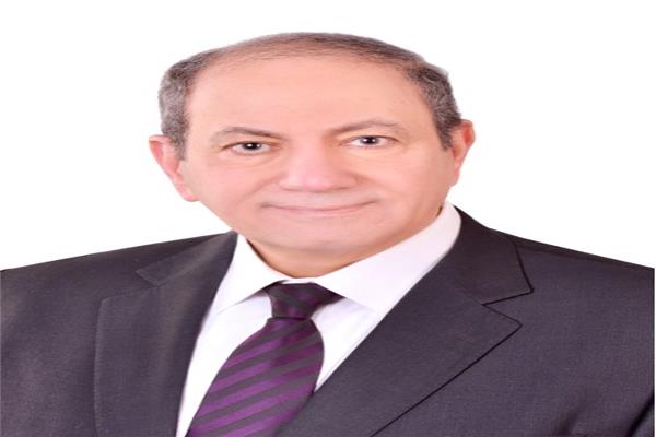  الدكتور طارق الديسطى 