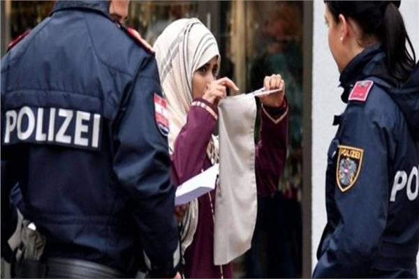 مسلمون بالنمسا يعتزمون الطعن على قرار حظر الحجاب في المدارس