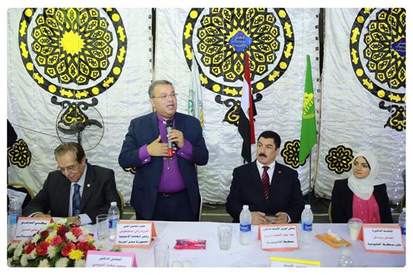 رئيس الإنجيلية ومحافظ القليوبية على "مائدة المحبة" ببنها