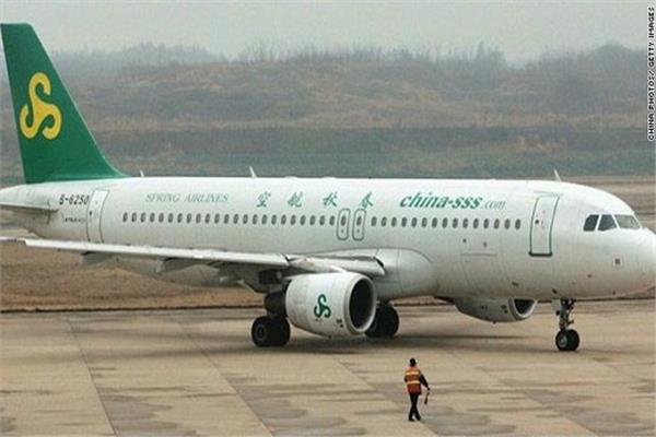 مسافرة تعطل إقلاع طائرة30 دقيقة حتى تنتهي ابنتها من التسوق