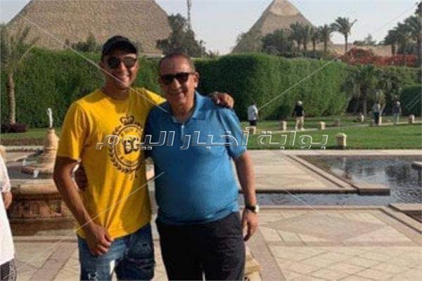 حارس فريق ريال مدريد يدعم السياحة المصرية من أمام الأهرامات