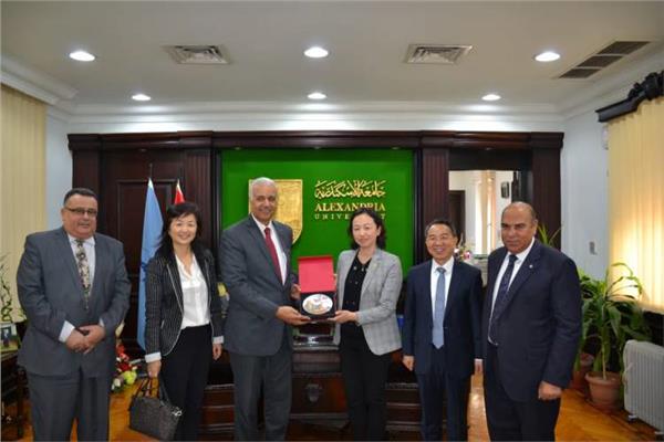 الوفد الصيني ورئيس جامعة الأسكندرية