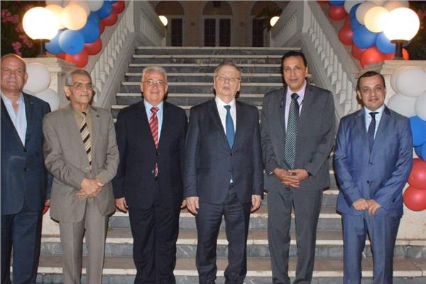 الوفد المصري مع السفير الروسي