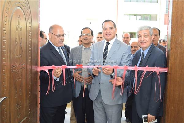 رئيس الجامعة خلال الافتتاح