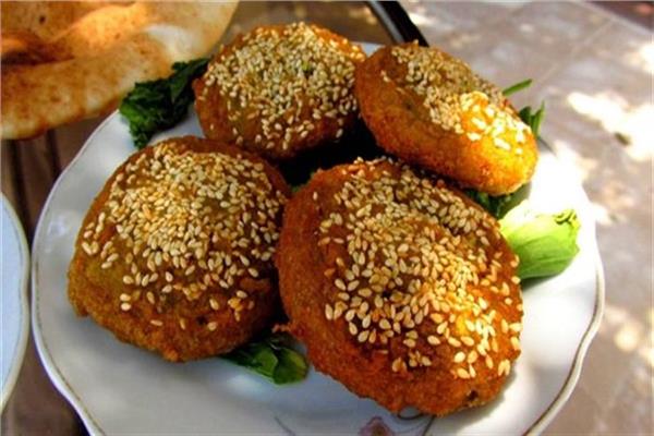 في اليوم العالمي لها ..  «الطعمية» البيتي تكسب