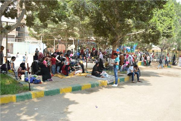  الشراقوة يفترشون الخضرة بصوانى الرقاق والفتة المغطاه باللحم