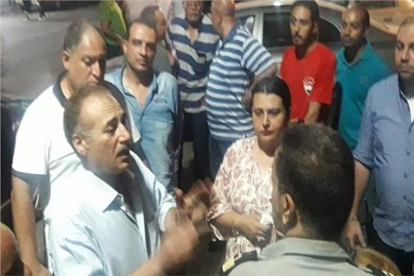 بلدوزر حي الأزبكية يرفع الإشغالات