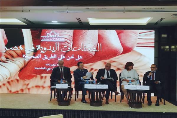 خلال  ندوة الصناعات اليدوية في مصر