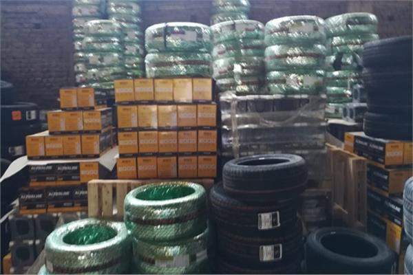 تموين الإسكندرية: ضبط مخزن للبطاريات وإطارات السيارات مجهول المصدر