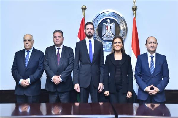 وزراء الصناعة والإستثمار وقطاع الاعمال العام والنقل يفتتحون منتدى الأعمال المصرى المجرى