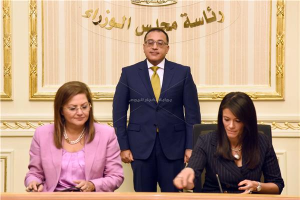 رئيس الوزراء يشهد توقيع بروتوكول تعاون بين وزارتي السياحة و التخطيـط