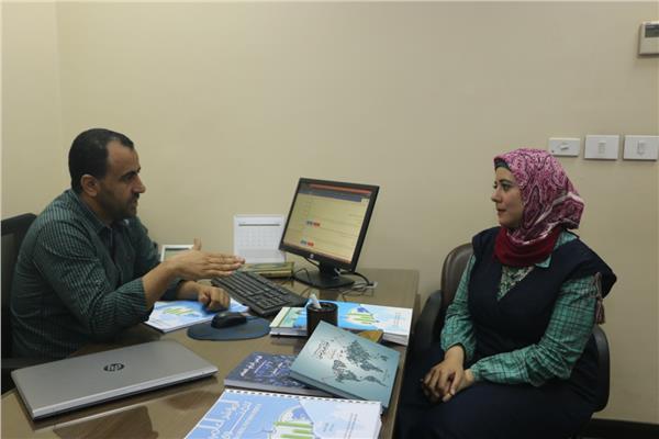 مدير المؤشر العالمي للفتوى مع محررة بوابة أخبار اليوم