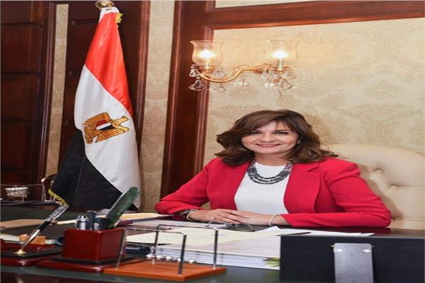  وزيرة الهجرة