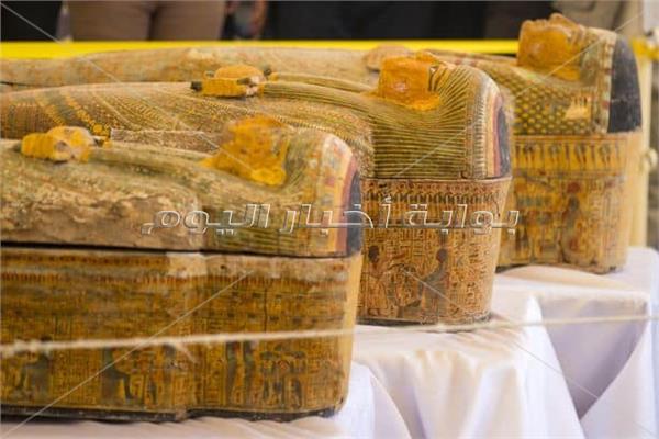 وزارة الآثار تنقل توابيت« خبيئة العساسيف» من الأقصر إلى المتحف الكبير