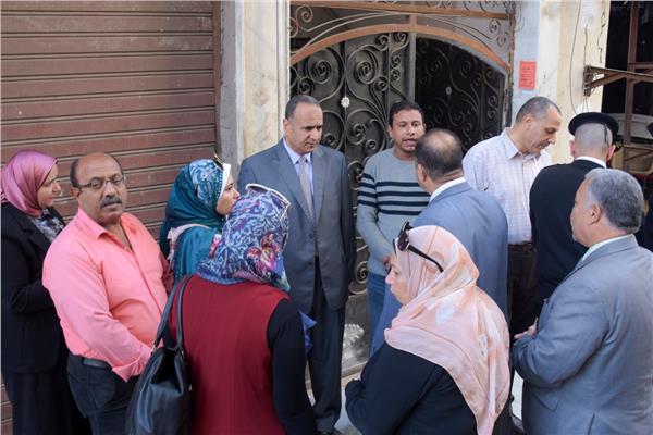 اللجنة الإستشارية لكلية الهندسة تعاين العقار المائل بالجمرك غرب الإسكندرية 