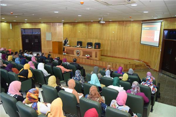الدكتور أحمد عزيز عبد المنعم رئيس جامعة سوهاج