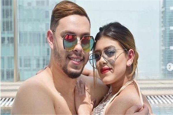  احمد وزوجته 