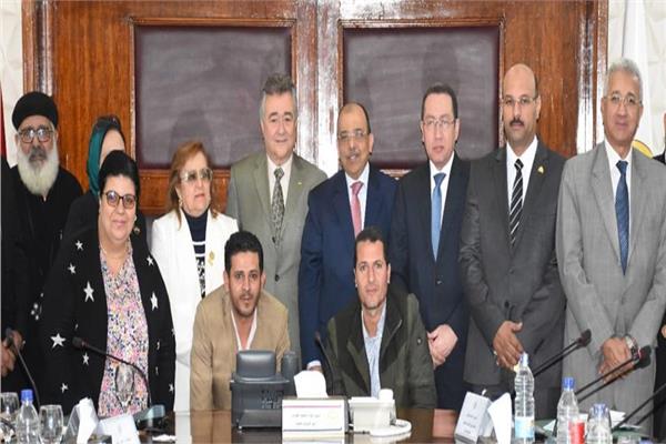 الحكومة وأعضاء البرلمان يناقشون تطوير مسار العائلة المقدسة