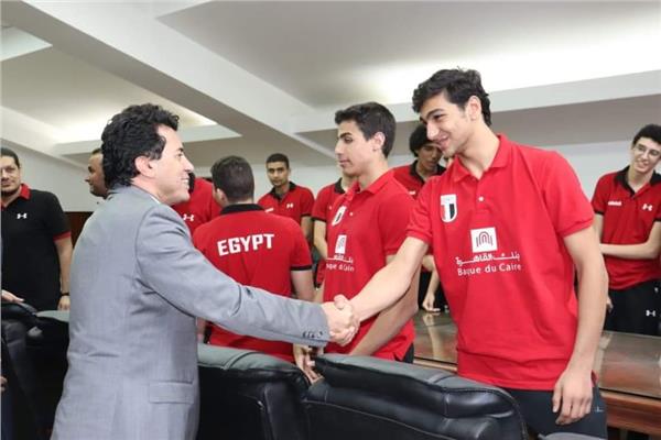  لاعبو المنتخبات الوطنية لكرة السلة